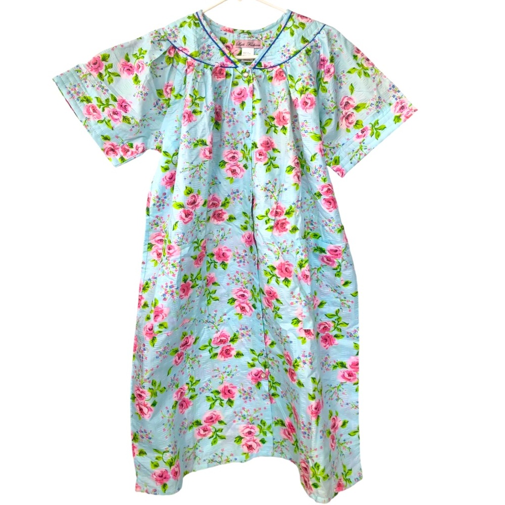 (0202) Lati Fashion Floral Rose Snap Closure Short Sleeve Chemise House Robe (L)